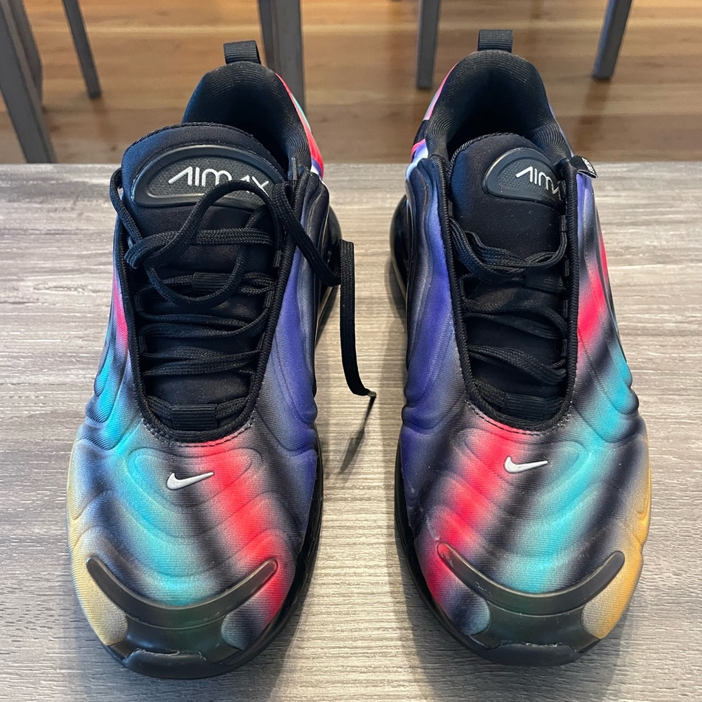 Nike Air Max 720
Black Neon Streaks